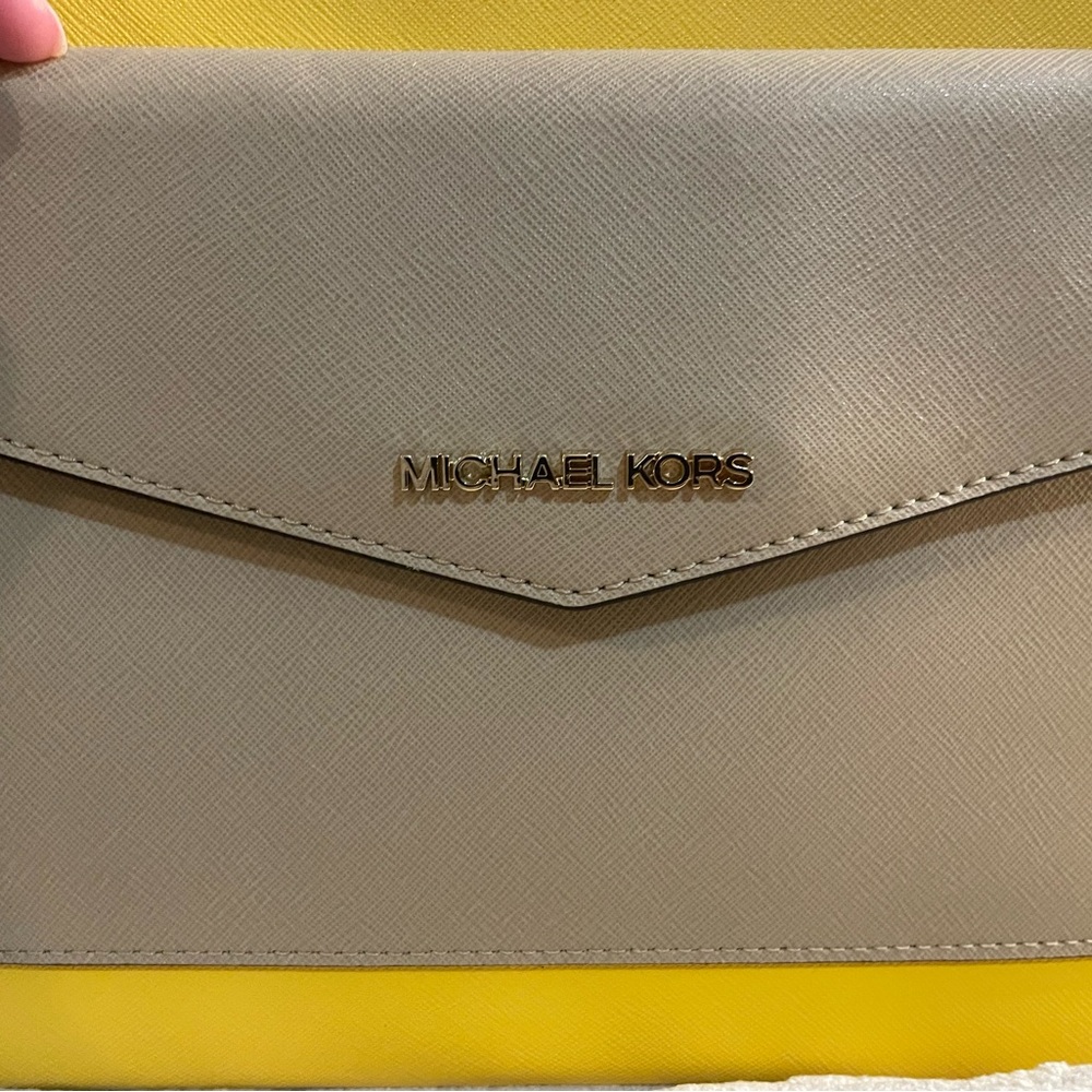 Michael Kors Yellow and Beige Lg Clutch/Wristlet 🥳 - Picture 3 of 8